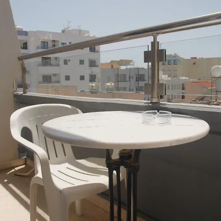 Attic מלון דירות